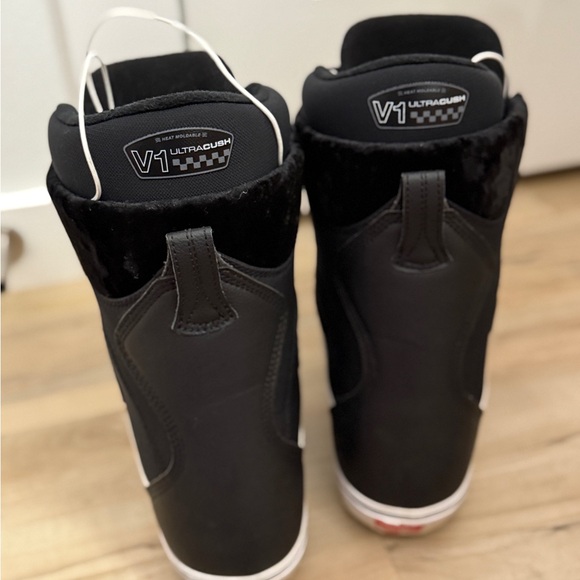 Vans Black White Women's Snowboard Boots - Picture 4 of 4